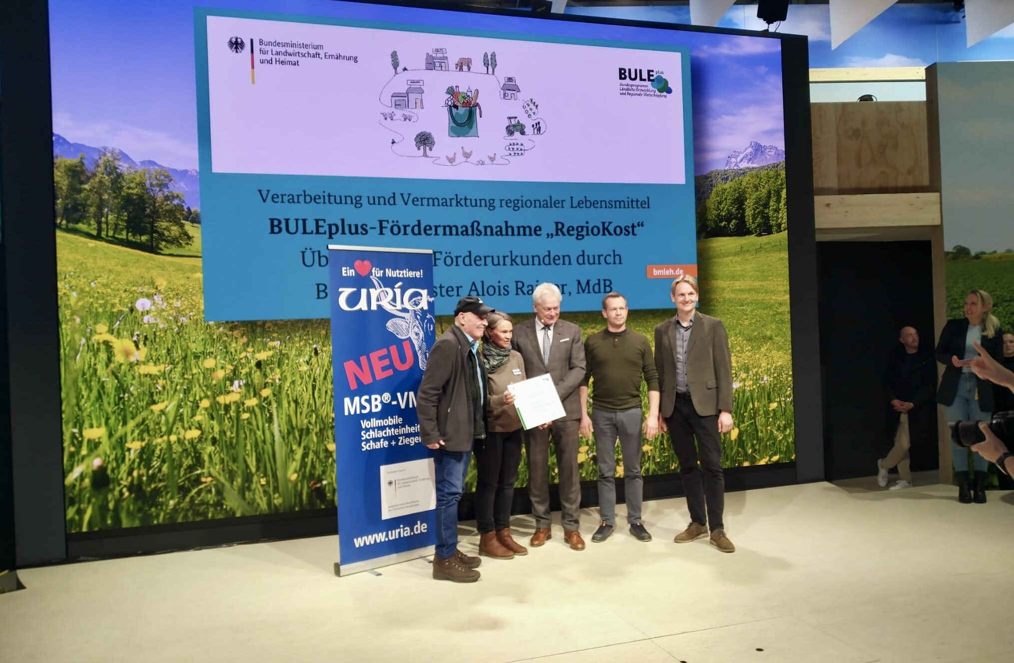 Bescheidübergabe mit MdB Alois Rainer